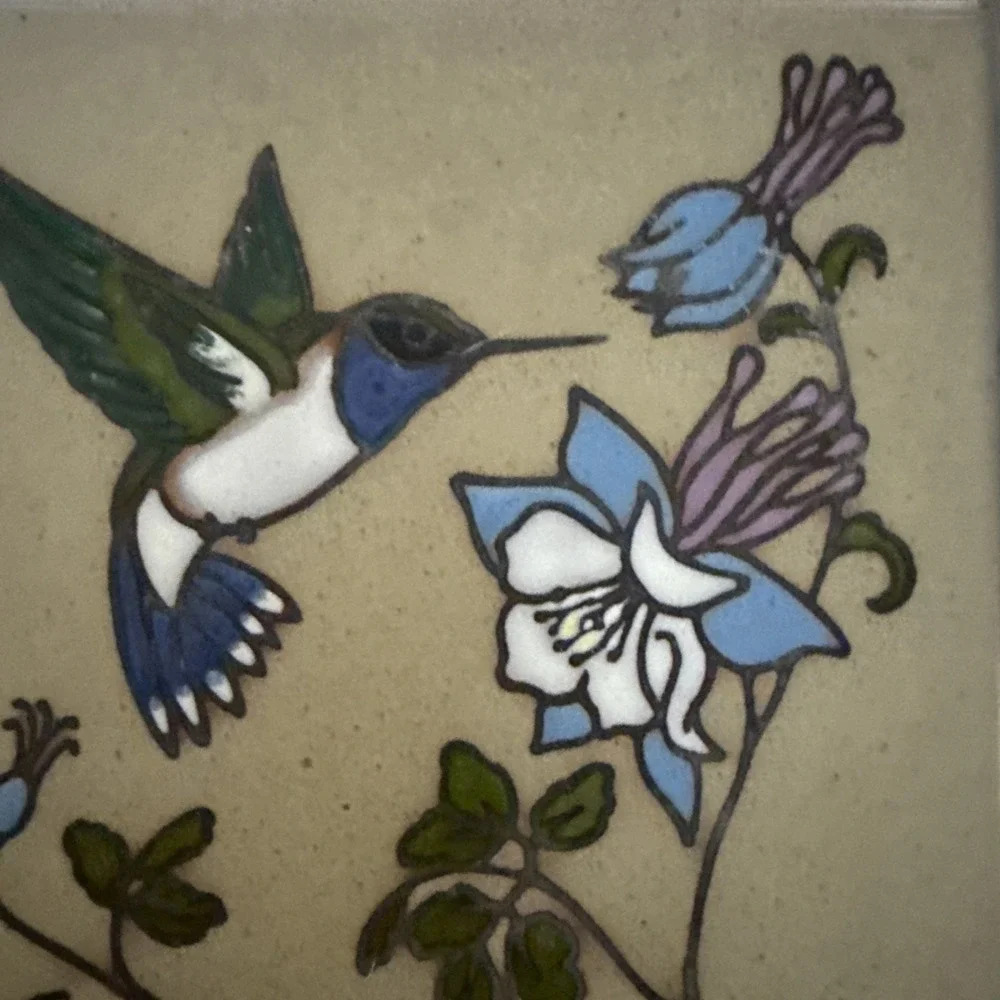 Vintage Cleo Teissedra Designs Tile Italy Humminbird Flowers Tan‎ 1985 *read